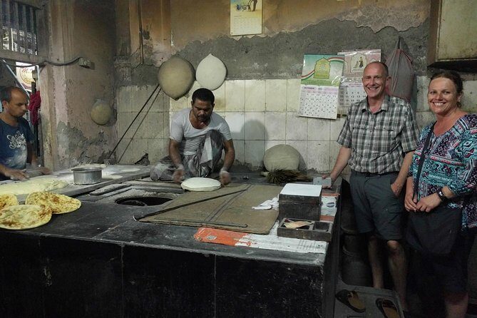Mohd Ali Road Kebab & Curry Food Trail in Mumbai with Guide - Stop 1: Shree S V Enterprises and a Bollywood-Linked Chicken Bite