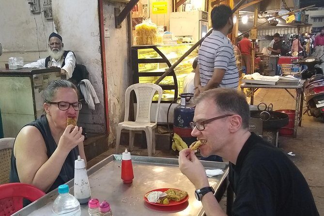 Mohd Ali Road Kebab & Curry Food Trail in Mumbai with Guide - Stop 2: Taj Icecream for a 100-Year Sweet Reset
