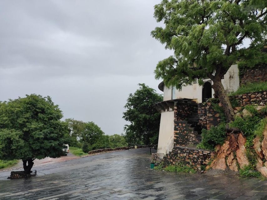 Monsoon Palace (Sajjangarh) E-bike Trail - Why this Sajjangarh e-bike trail beats a regular trip