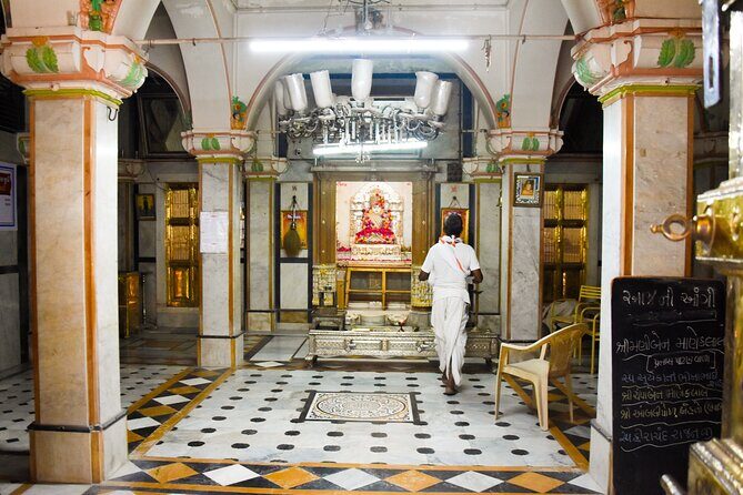 Morning Heritage Walk - house of mg - How the Jain Temple Theme Fits This Walk