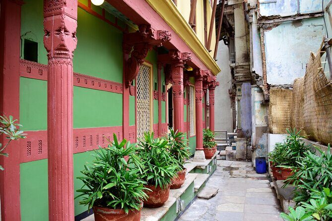 Morning Heritage Walk - house of mg - Meeting at House of MG near Lal Darwaja: Finding the Start