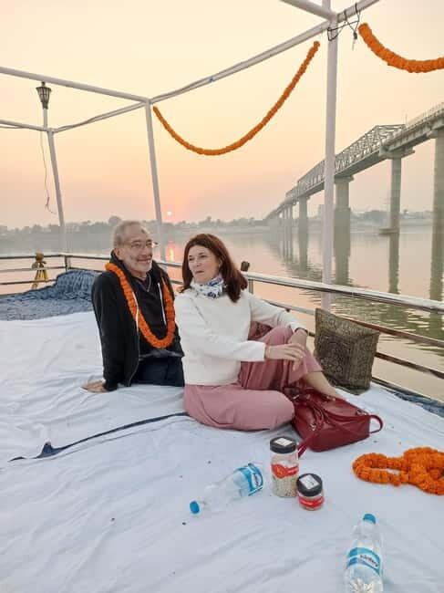 Morning Tour Varanasi - Exploring the narrow lanes: temples, shops, and Banaras silk weaving you might spot