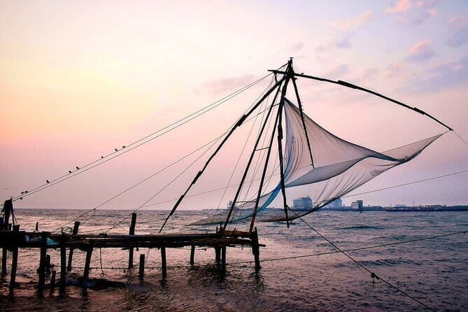 Multi Day Private Guided Tour of Kerala from Kochi by Car - Day 1 in Fort Kochi: Palaces, a Synagogue, and Kathakali Makeup