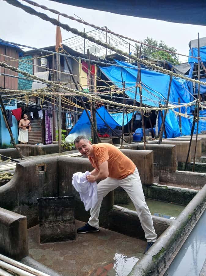 Mumbai: 2 Hours Markets And Temple Tour - Entering Crawford Market’s indoor wholesale lanes