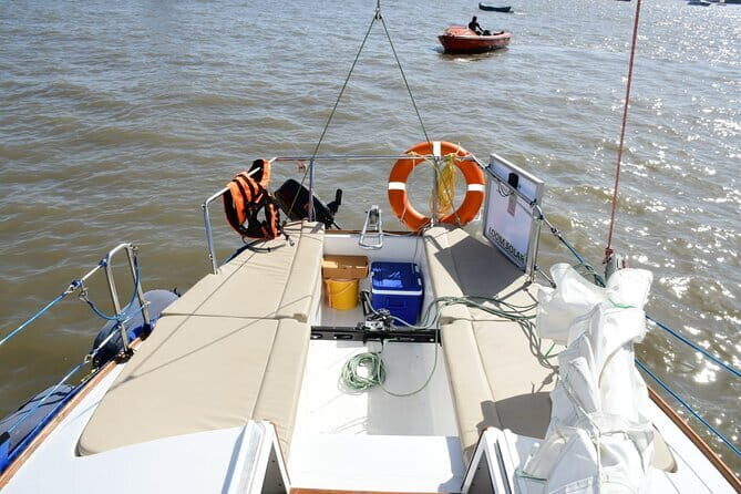 Mumbai Bay Breeze Sail on a Compact Yacht Experience - Gateway of India Start: Finding Apollo Bandar Without Stress