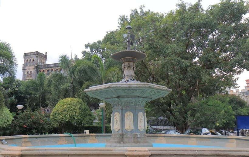 Mumbai: Best of the City Private Half-Day Tour - Mahalaxmi Temple: spiritual ambiance, ornate architecture, and possible faster entry