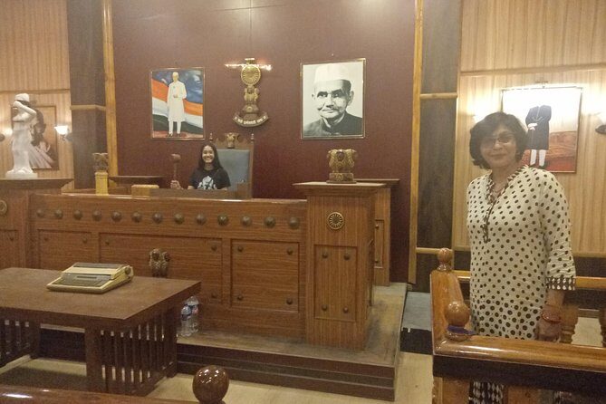 Mumbai Bollywood Studio Guided Tour - Bandra Bandstand and Juhu Star Homes: A Sea-Front Reality Check