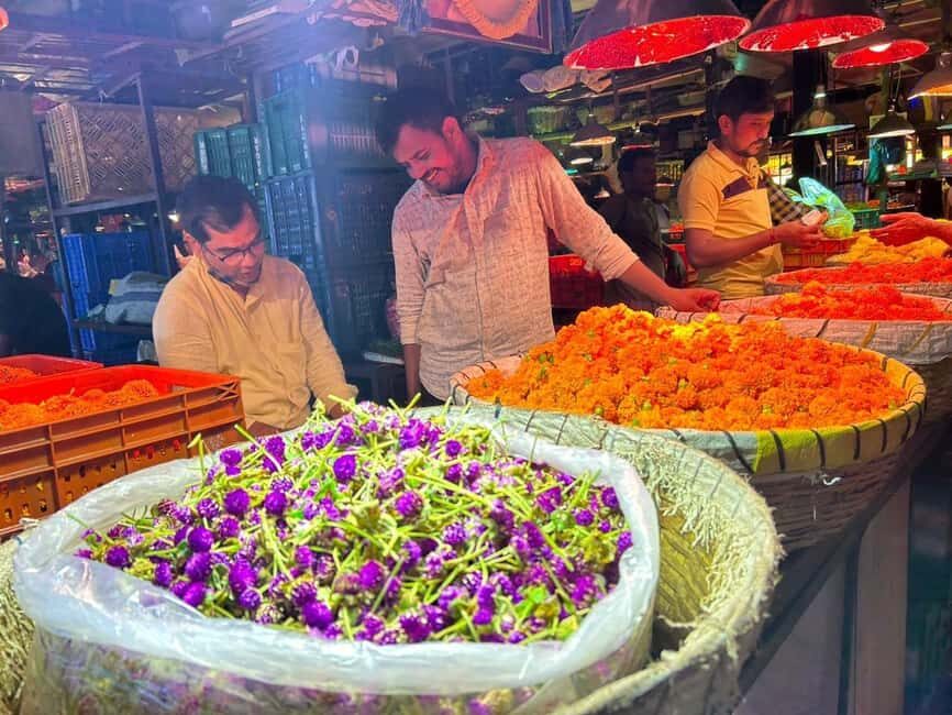 Mumbai by Dawn: Market Tour of Flowers, Fish, and More - Dadar Flower Market: Colors, Smells, and a Fast-Moving Trade