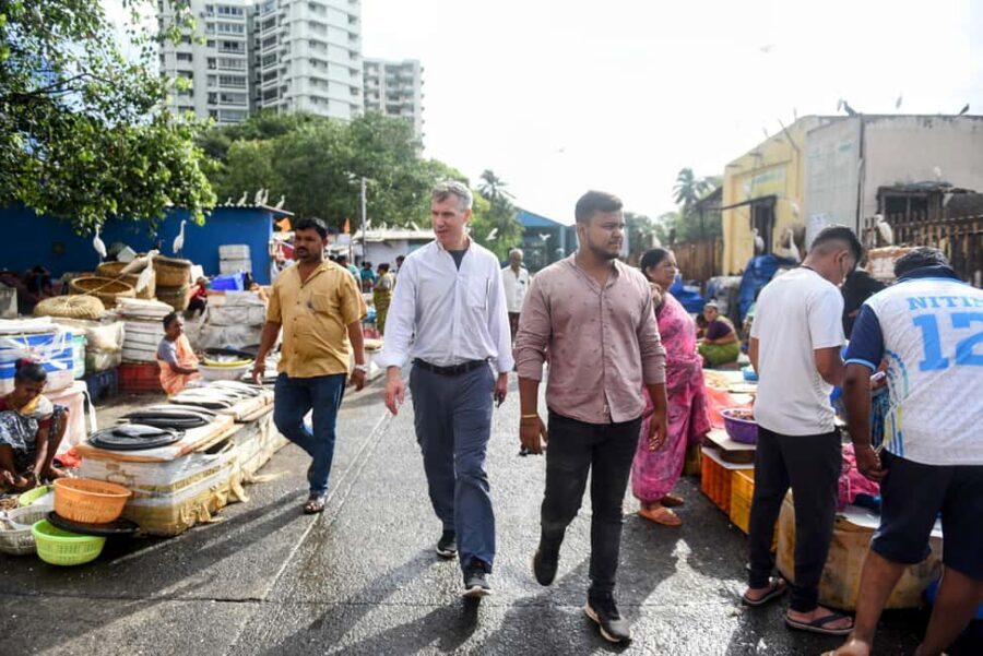 Mumbai by Dawn: Market Tour of Flowers, Fish, and More - Sasson Dock Fish Market: Where the Waterfront Energy Shows