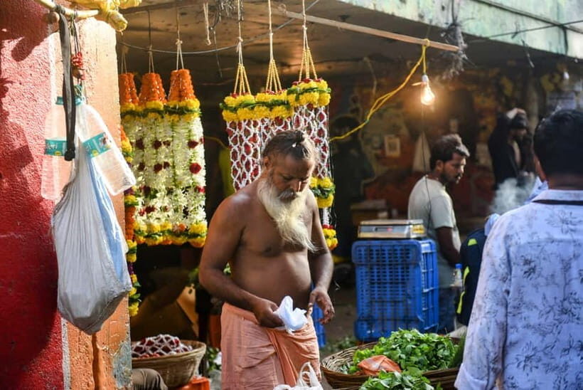 Mumbai by Dawn: Market Tour of Flowers, Fish, and More - Dhobi Ghat: Seeing Laundry Work Without Turning It Into a Spectacle