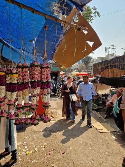Mumbai by Dawn: Market Tour of Flowers, Fish, and More - Price and Logistics: What $17 Really Buys