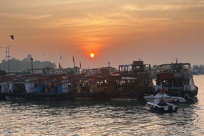 Mumbai By Dawn Morning Markets & The World’s Largest Laundry - Dhobi Ghat: the open-air laundry system at full scale