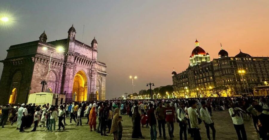 Mumbai By Night: Lights & Luminance - From Victoria Terminus Area to the Gateway of India: First Lights, Easy Orientation