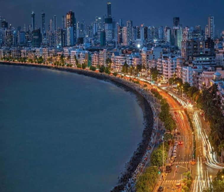 Mumbai City Night Guided Tour with Delicious Street Food - Marine Drive at night: the Queen’s Necklace walk