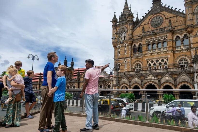 Mumbai: City & Slum Full-Day Exploration - Dhobi Ghat and Crawford Market: watching Mumbai work