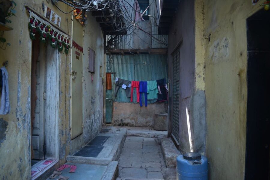 Mumbai: Dharavi Slum Tour with Dhobi Ghat (Open-Air Laundry) - The guides: why names like Pooja, Anushka, and Varsha show up often