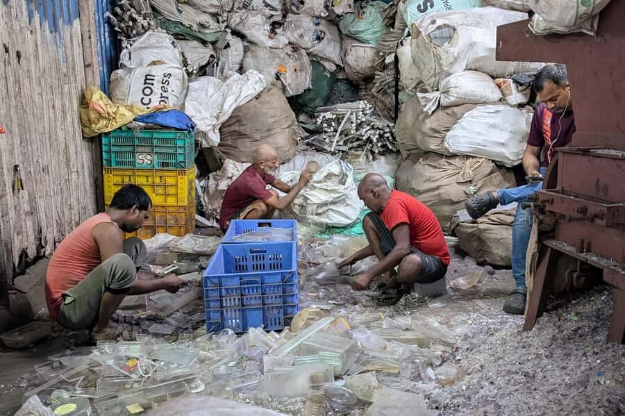 Mumbai: Dharavi Slumdog Tour -See the real Slum with a Local - Guide style: clear explanations, room for questions, and privacy