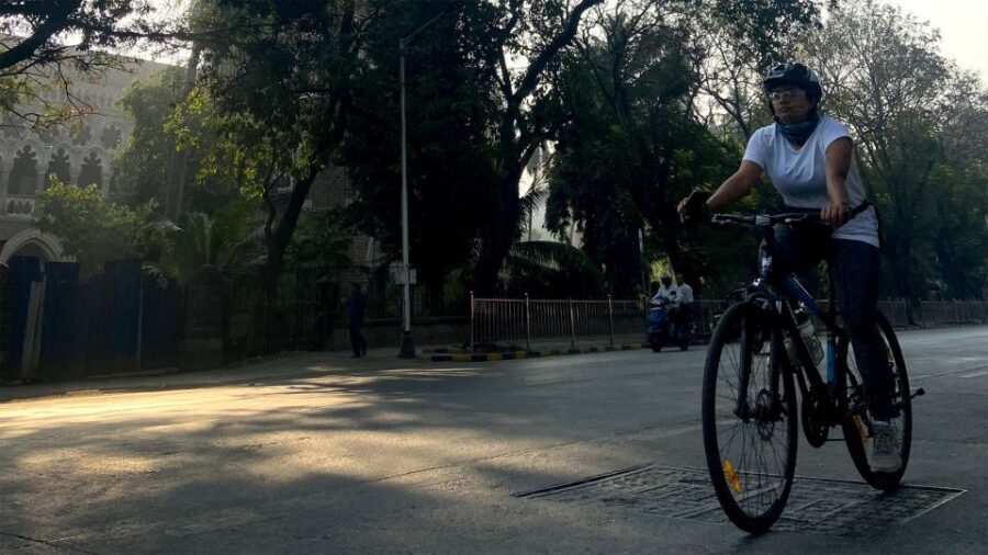 Mumbai: Early Morning Bicycle Tour - Mumbadevi Temple and Panjarpole: worship, cows, and morning smells
