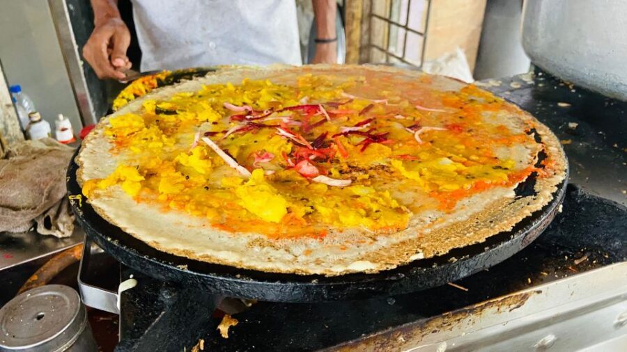 Mumbai: Evening Street Food Tasting & Cultural Market Tour - Girgaon Chowpatty: where snack time meets seaside energy