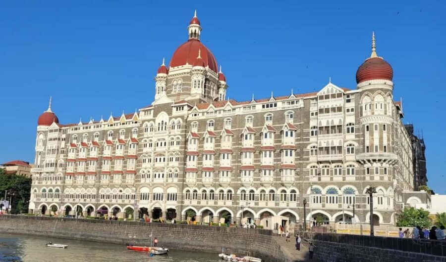 Mumbai: Exclusive Tour with Dharavi Slum & Elephanta Cave - Marine Drive: the famous promenade moment
