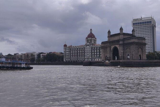 Mumbai Full-Day Sightseeing & Elephanta Caves Tour - Dhobi Ghat: laundry as living city history