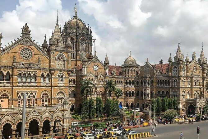 Mumbai Gems: 2-Day Private Tour with Elephanta, Slum & Dabbawala - Day 1 at Churchgate: Dabbawallas, Dhobi Ghat, and the Rhythm of Work