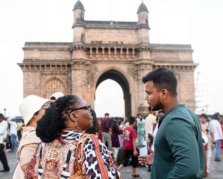 Mumbai: Group Shore Excursion for Cruise Passengers - Marine Drive: Arabian Sea views to end the day