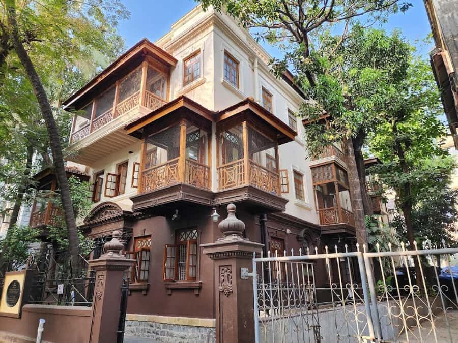 Mumbai Half-Day Guided Tour with Dhobi Ghat - Gateway of India and the Taj Mahal Palace area: start where Mumbai faces the sea