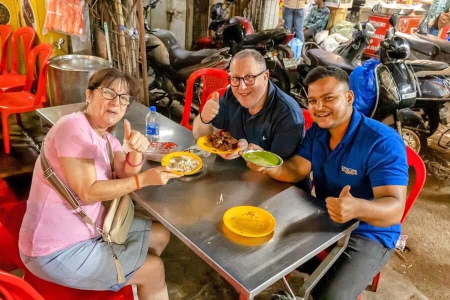 Mumbai Heritage, Street Food & Bazaar Walking Tour - Bhuleshwar Market: Your First Real Taste of Mumbai Street Life