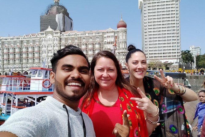 Mumbai Heritage Walking Tour of Colaba and Fort - Stop 6: Fashion Street and bargaining street culture