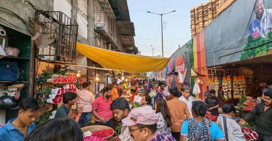 Mumbai Hidden Gems : Early Morning Tour with Expert Guide - Dadar Flower Market and Vegetable Stalls: Color, Trade, and Easy Photos