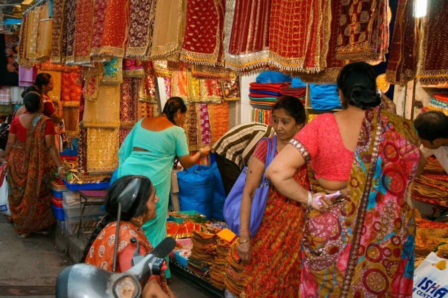 Mumbai: Local Markets & Temples Tour - Zaveri Bazaar: A Short Lift Through Another Layer of Local Trade