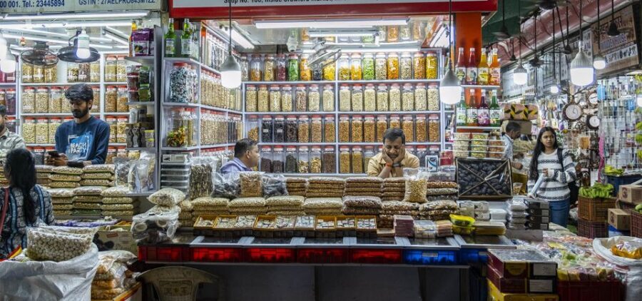Mumbai: Local Markets & Temples Tour - Getting There from Regal Cinema: A Quick Cab Start