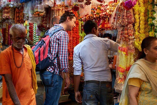 Mumbai Markets and Temples Tour - Stop 1: Crawford Market for wholesale smells, architecture, and street-level goods