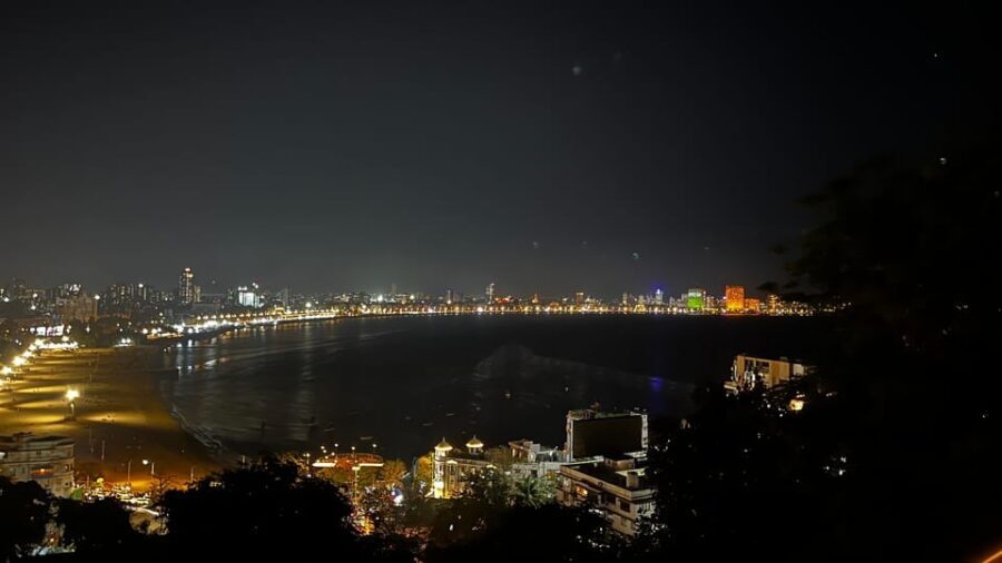 Mumbai Night Lights & Iconic Sights Tour - Gateway of India to the financial heart: Mumbai’s night begins by the sea