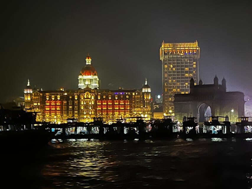 Mumbai Night Lights & Iconic Sights Tour - Malabar Hill in the evening: sacred water, a Jain Temple, and a calmer mood