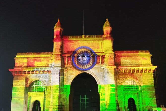 Mumbai Night Sightseeing Tour - Entering Gateway of India (and getting that first-night landmark done)
