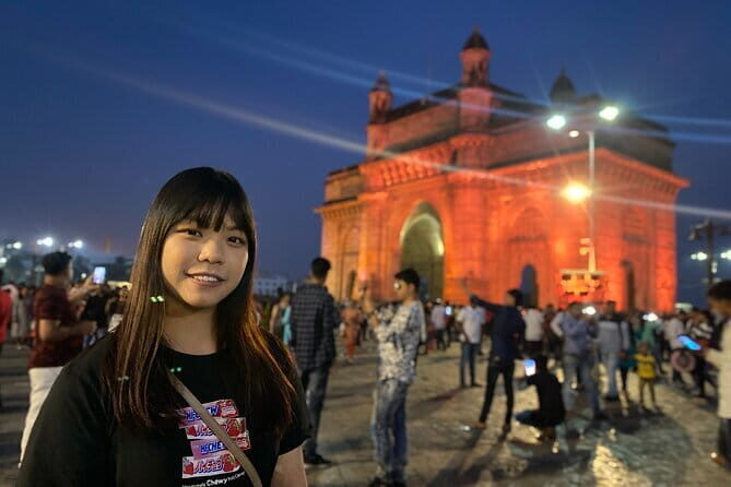Mumbai Night Sightseeing Tour - Colaba Causeway: street energy with guided time for pictures