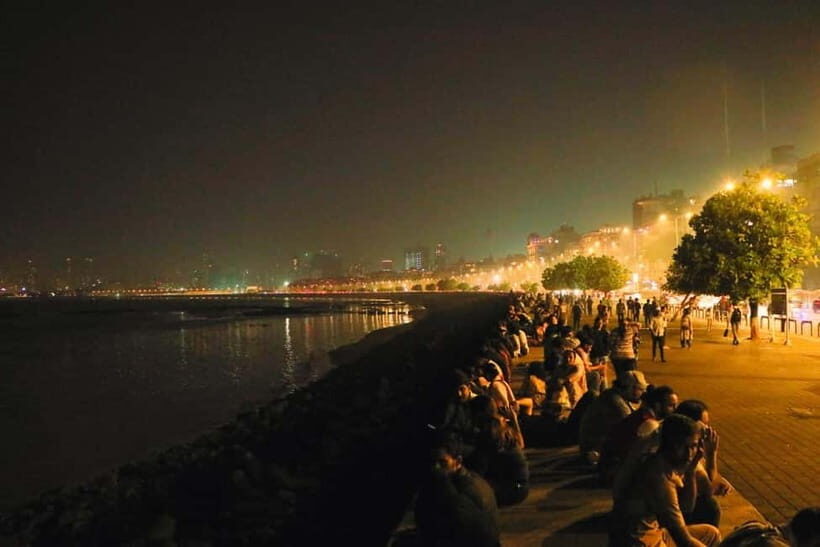 Mumbai: Night Sightseeing Tour by Car - Chowpatty street food: how the tasting stop works best