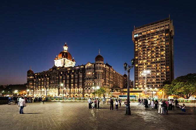 Mumbai Night Tour: Queen’s Necklace, Skyline & Heritage Lights - CSMT and the Gothic Train-Station Glow