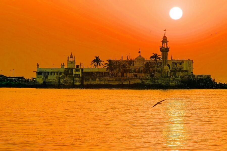 Mumbai Night Tour - Friends Colony Pickup and the Gateway of India at Night
