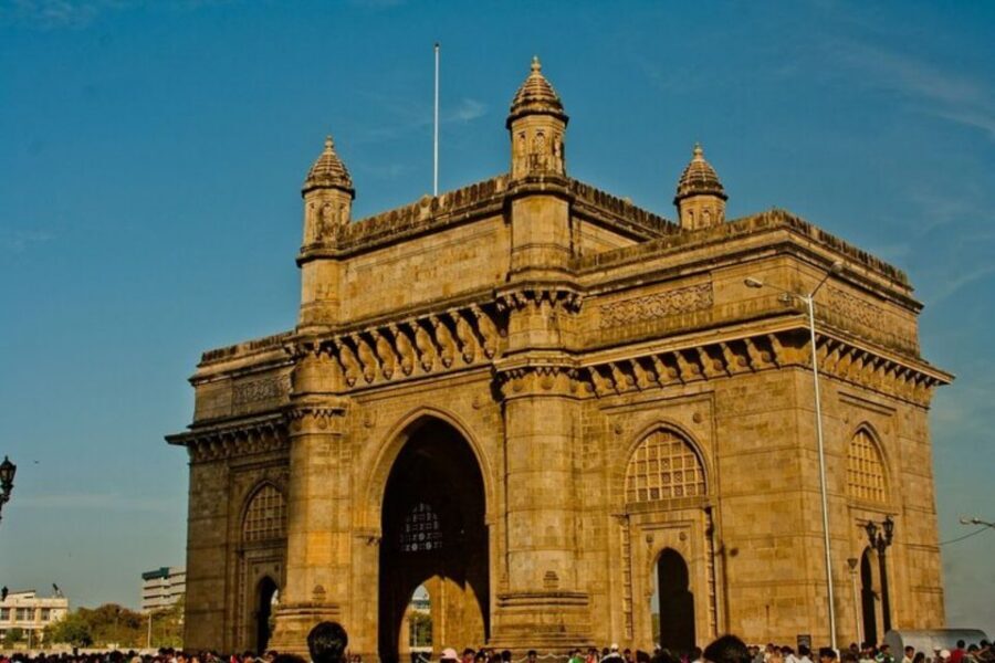 Mumbai: Private custom tour with a local guide - From your hotel to your first stops: pickup and getting started