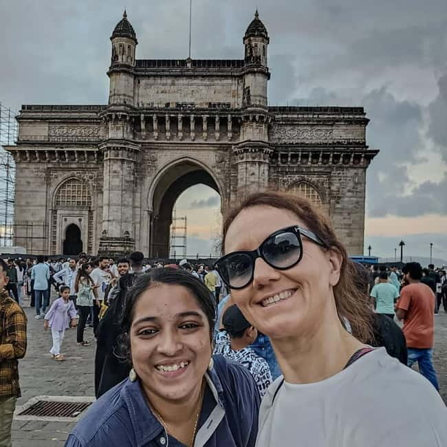 Mumbai: Private Sightseeing Tour and Slum Tour with Pickup - Gateway of India, Taj Mahal Hotel, and Marine Drive: The Classic Mumbai Trifecta