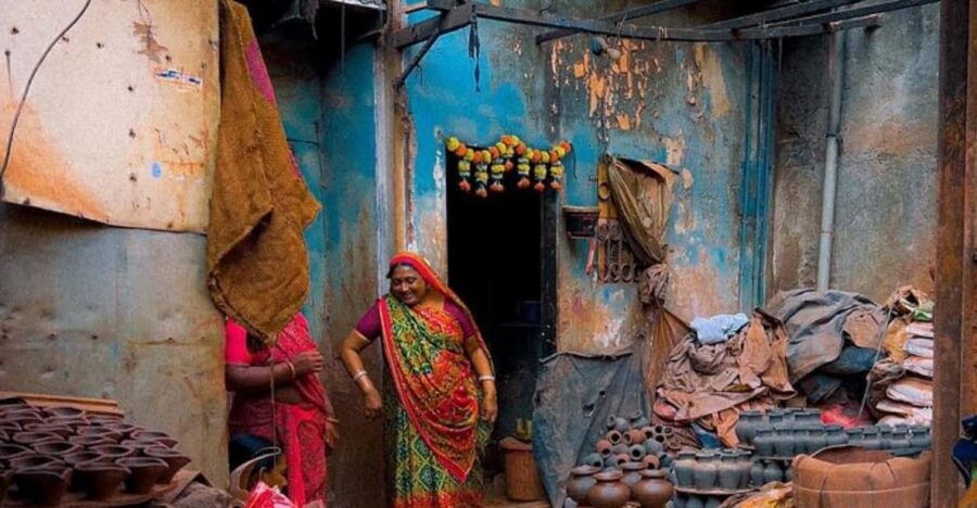 Mumbai: Private Slum and Sightseeing Full-day tour - Gateway of India and the Taj view start: colonial meets the sea breeze