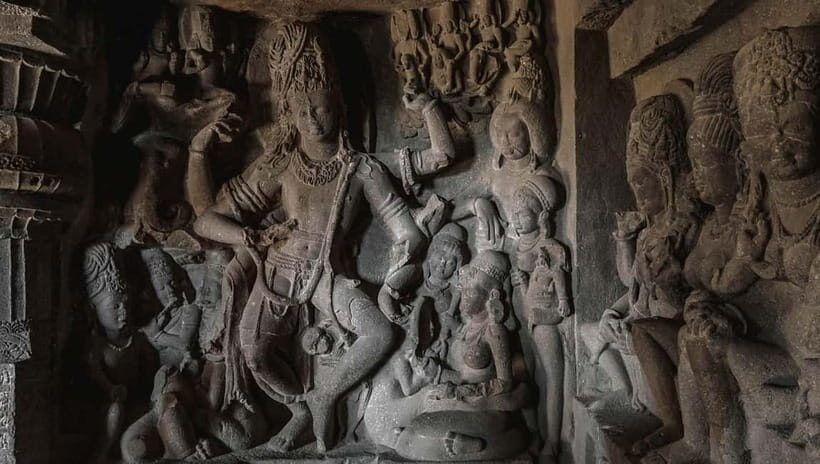 Mumbai: Same Day Tour of Ajanta & Ellora Cave's - The Aurangabad stop: dinner and shopping with limited time