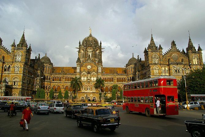 Mumbai Sightseeing Tour by Public Transport with family Lunch - Jain Temple and Hanging Gardens: Malabar Hill Views Without the Rushed Feel