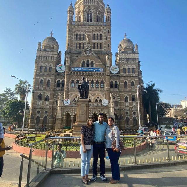 Mumbai: South Mumbai Heritage Walking Guided Tour - Hotel Taj Mahal Palace and Gateway of India: monuments with atmosphere