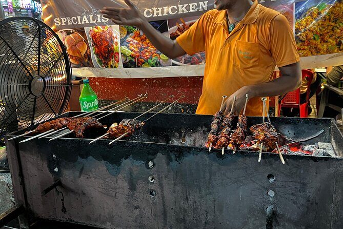 Mumbai Street Food & Bazaar Tour with Local Transport - What you’ll actually eat: vegetarian and non-veg favorites, portion pacing, and spice levels
