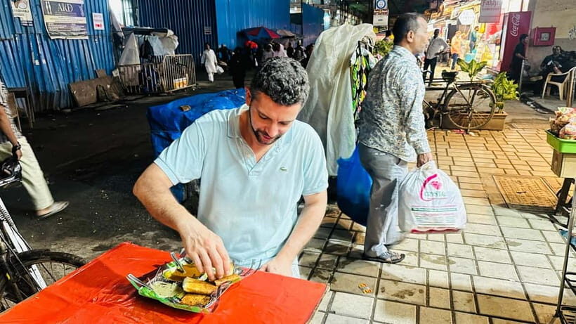 Mumbai: Street Food Tasting Tour - Starting at Churchgate Burger King: the route starts organized