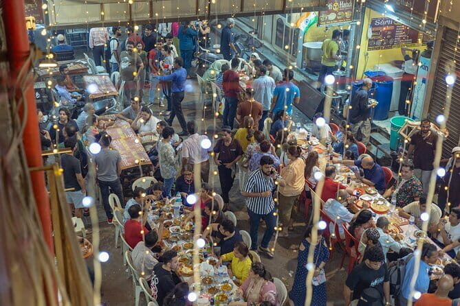 Mumbai Street Food & Temple Tour: Hidden Markets & Night Bazaar - Bhuleshwar Market: spices, textiles, and the everyday side of Old Mumbai